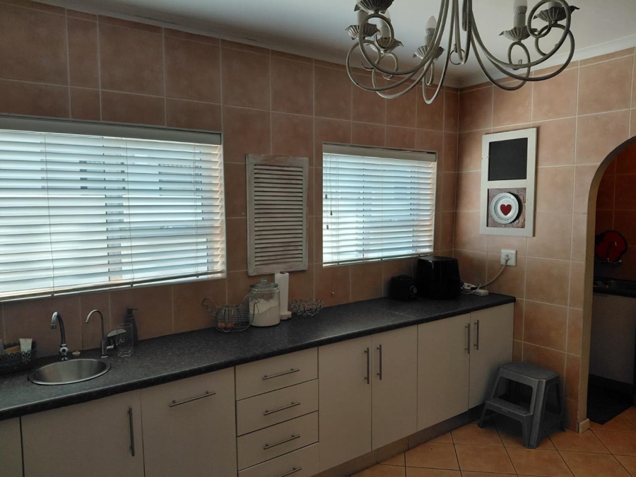 To Let 4 Bedroom Property for Rent in Durbanville Western Cape